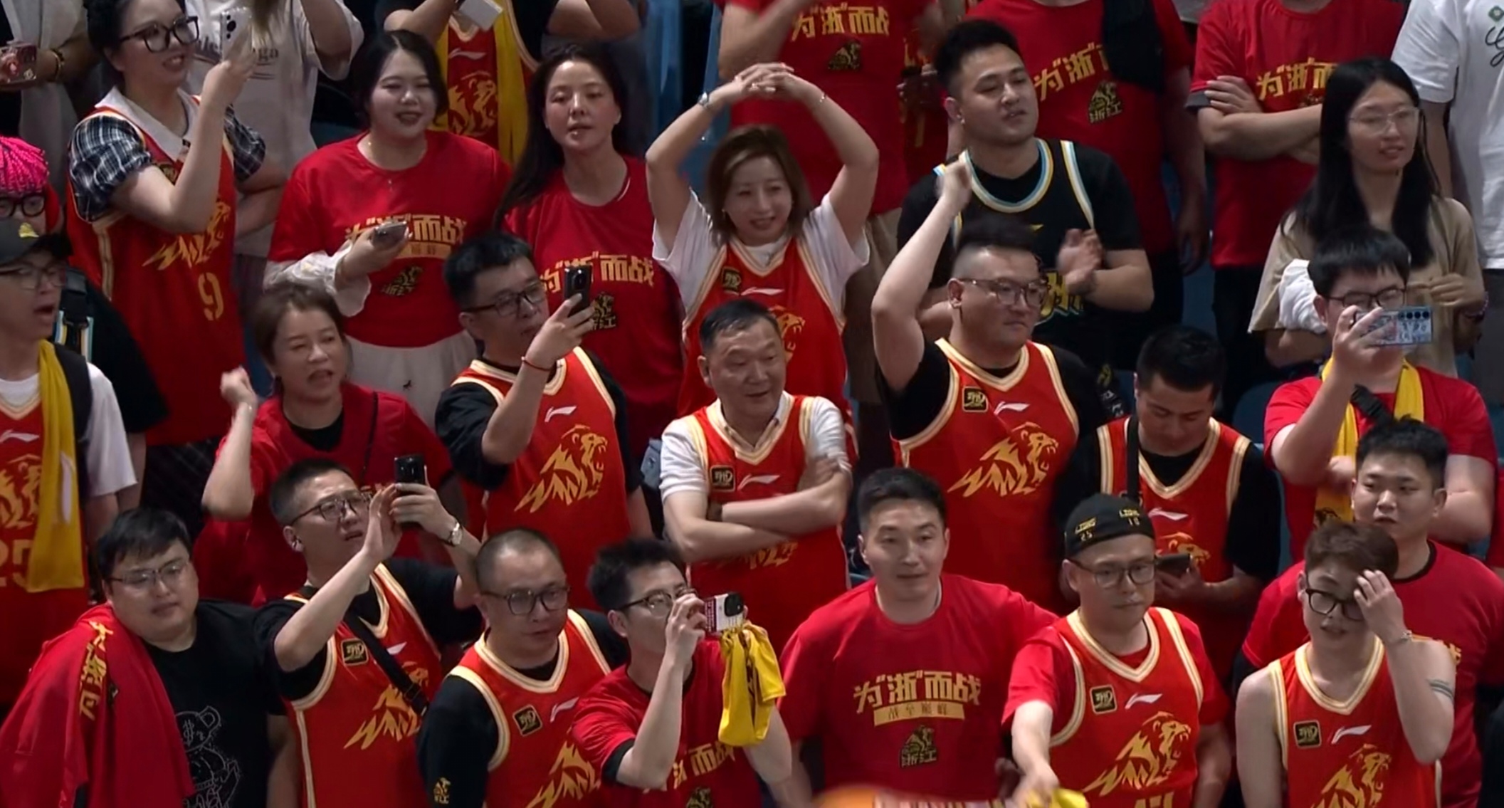 包含集结日CBA季后赛焦点战，浙江队完成体检，赛场秩序良好，阵容厚度经受考验的词条-英雄联盟S15比赛时间