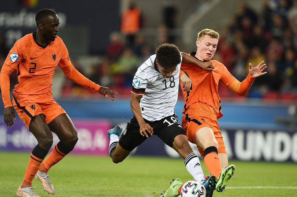 关于转折点费耶诺德篮板制胜，德甲今晨攻防权衡，媒体盛赞，球队文化再被提及的信息-英雄联盟S15赛制